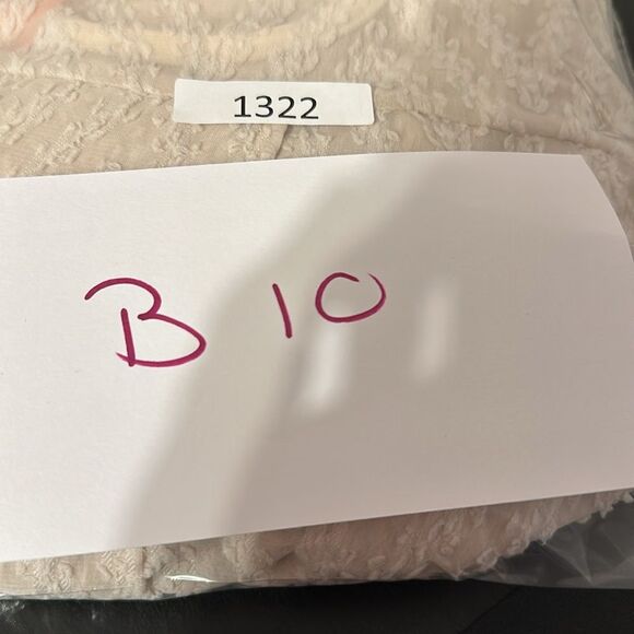 Gilli Ivory Blouse with Great Detailing on the Back Sz L - Picture 6 of 6